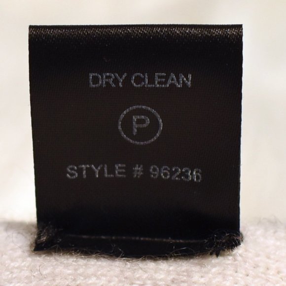 Skull Cashmere | Reversible Skull and Floral Scarf - Picture 11 of 11